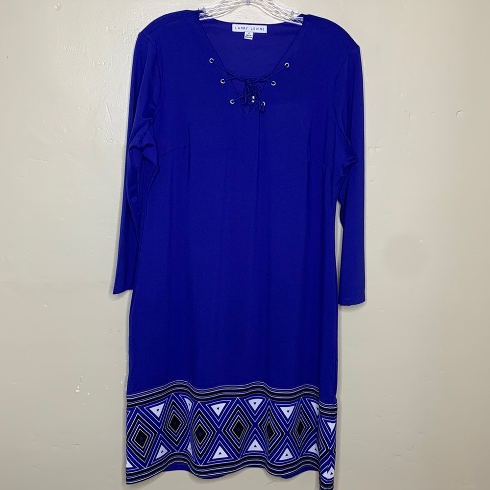 LARRY LEVINE Shift Dress Purple Black Grommet Lace Up Neckline Graphic Trim Med